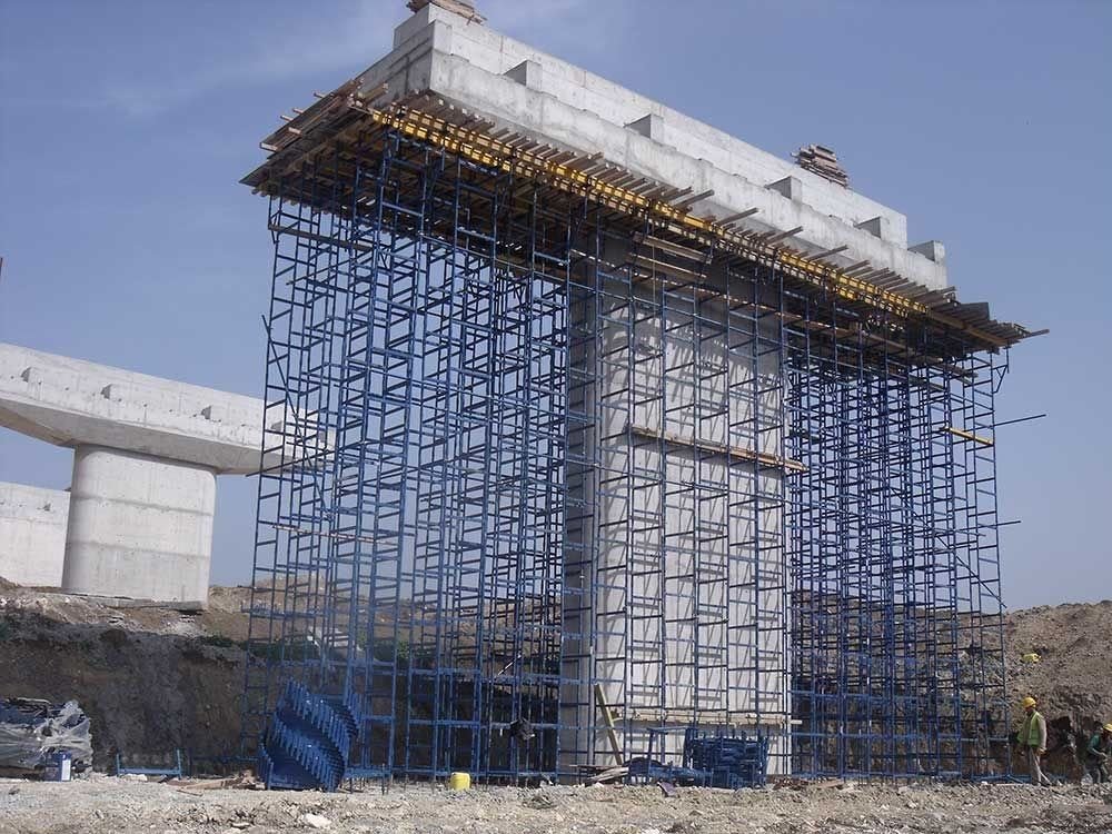 Masa tipi kalıp iskelesi bina altı